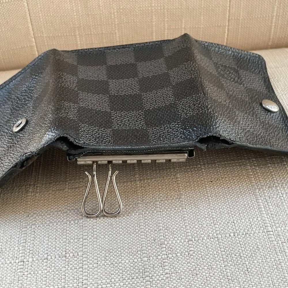 Louis Vuitton Keychain Black/Gray Leather Keys Holder Bag - Picture 7 of 12